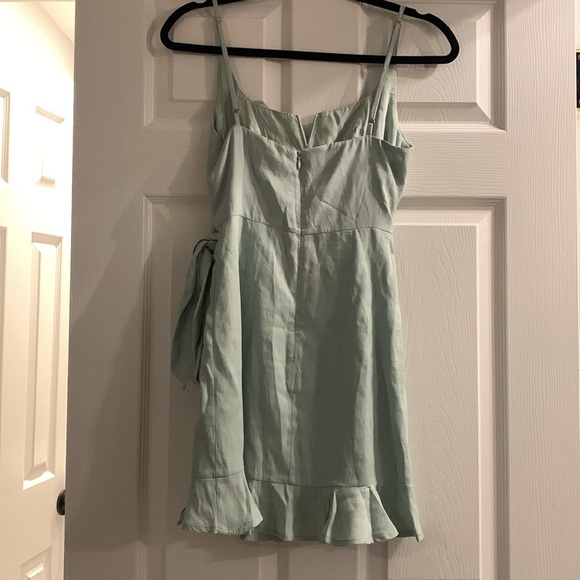 ✨BRAND NEW✨ GREEN DRESS SIZE 8 - Picture 2 of 5